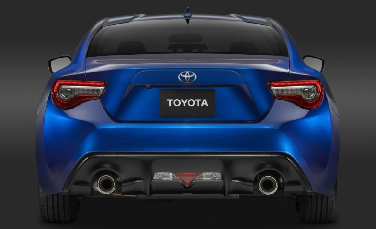 2017 Toyota 86 2 110 876x535 Medium