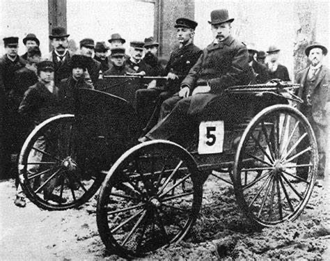 In his Motor Wagon, Frank Duryea was the winner of the Chicago Times-Herald Thanksgiving Day Race of 1895, the first auto race in the US